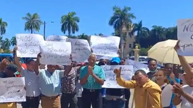 Photo of Tarjeta «Supérate»: Pequeños comerciantes se manifiestan frente al Palacio Nacional