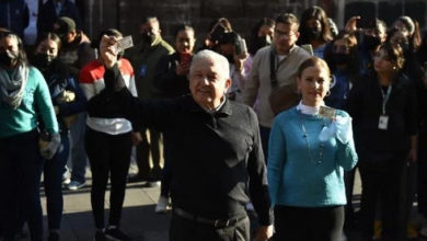 Photo of López Obrador seguirá siendo el presidente de México tras referendo