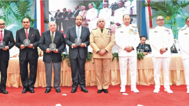 Photo of Armada condecora oficiales y a personalidades civiles