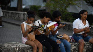 Photo of Autoayuda y ciencia ficción, los textos que más procuran los jóvenes en la Feria del Libro