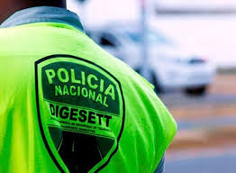 Photo of (Video) Agentes de la Digesset golpean de manera salvaje joven en La Vega
