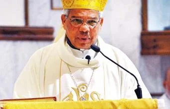 Photo of Abinader condecoró al arzobispo Ozoria con la Orden al Mérito Naval