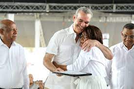 Photo of Presidente entrega títulos de propiedad en el municipio de Consuelo