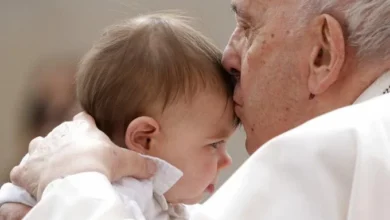Photo of El papa aplaude a las mujeres por «inspirar» a las nuevas generaciones