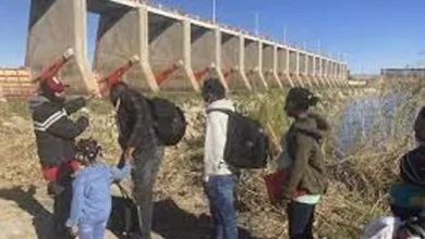 Photo of Miles de migrantes llegan a línea divisoria México-EE.UU. para exigir entrada