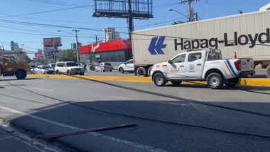 Photo of Vehículo impacta cuatro postes de luz y provoca congestionamiento en avenida Los Próceres