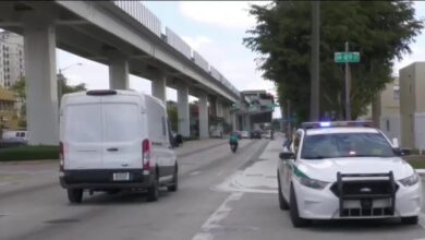 Photo of Buscan a ciclista que disparó en Miami contra un conductor y huyó del lugar