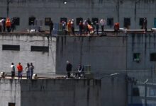 Photo of ECUADOR: Presos de 6 cárceles tienen secuestrados 57 guardias